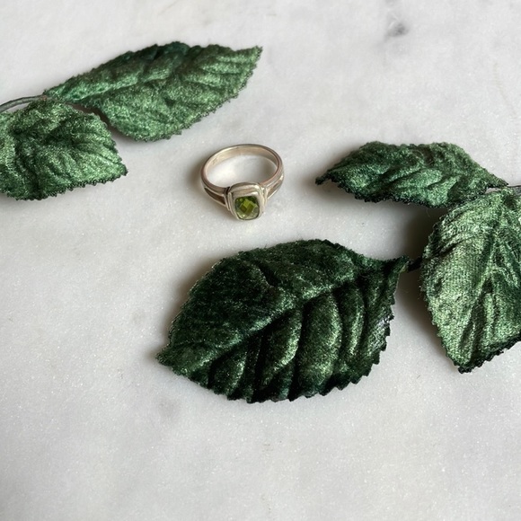 Bask | Silver Faceted Peridot Ring | 7 - Picture 5 of 14